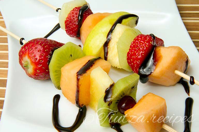 Frigarui din fructe variate: capsuni, kiwi, pere, mere, cirese sau visine, pepene galben, piersica, ananas